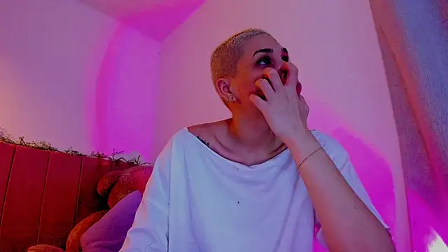 Snapshot of Charlee_pink chatting on April 2026 04:37:02 AM Charlee pink online show from April 2026 04:37:02 AM
