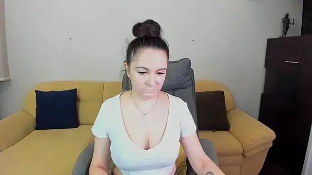 AngellLika online show from December 2025 01:42:01 PM