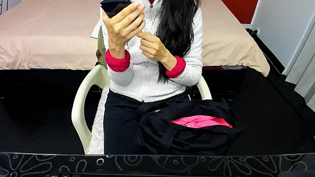 Snapshot of Abrillee1 chatting on January 2025 07:02:02 PM Abrillee1 online show from January 2025 07:02:02 PM