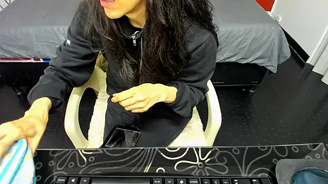 Snapshot of Abrillee1 chatting on February 2025 07:49:01 PM Abrillee1 online show from February 2025 07:49:01 PM