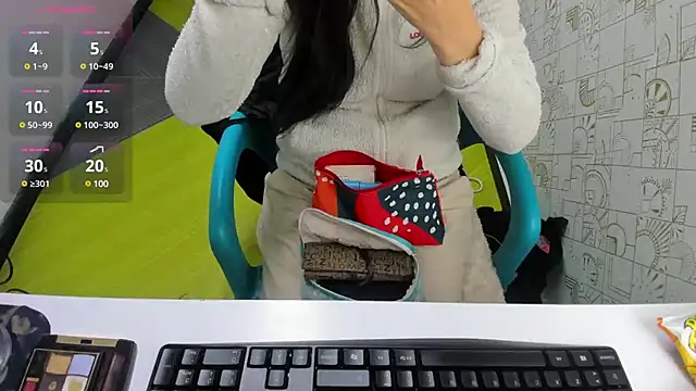 Snapshot of Abrillee1 chatting on March 2025 07:31:02 PM Abrillee1 online show from March 2025 07:31:02 PM