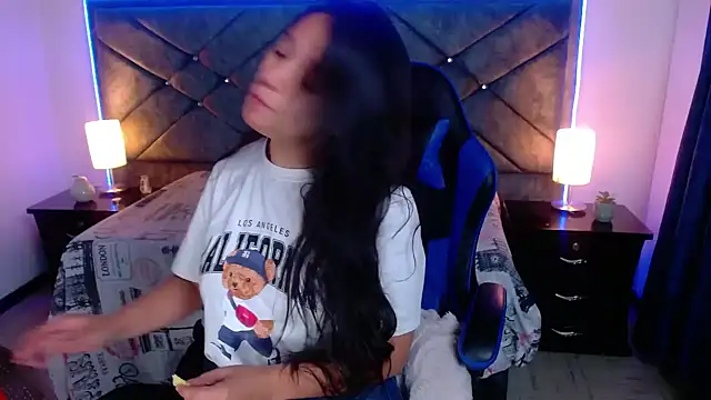 Julietacollins06 online show from December 2025 01:17:04 PM