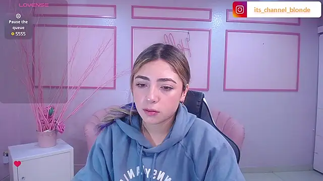 Snapshot of channel_blonde_a chatting on December 2024 04:57:02 PM channel blonde a online show from December 2024 04:57:02 PM