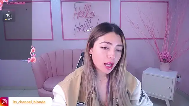 Snapshot of channel_blonde_a chatting on January 2025 07:21:01 PM channel blonde a online show from January 2025 07:21:01 PM