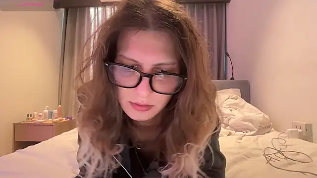 Snapshot of Alice_Pinkhead chatting on April 2026 09:29:02 AM Alice Pinkhead online show from April 2026 09:29:02 AM