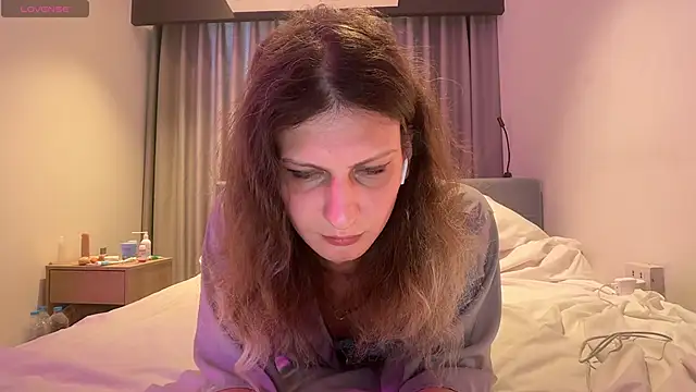 Snapshot of Alice_Pinkhead chatting on April 2026 09:18:01 AM Alice Pinkhead online show from April 2026 09:18:01 AM