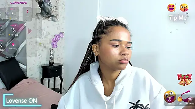 Snapshot of moon_HoneyX chatting on December 2024 03:19:01 PM moon HoneyX online show from December 2024 03:19:01 PM