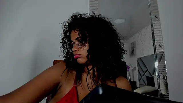 Snapshot of moon_HoneyX chatting on February 2025 07:00:01 PM moon HoneyX online show from February 2025 07:00:01 PM