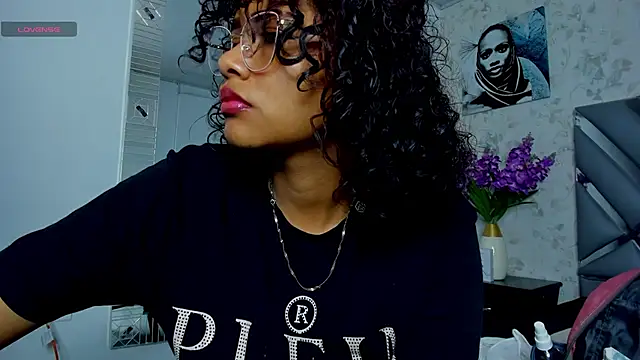 Snapshot of moon_HoneyX chatting on March 2025 02:04:02 PM moon HoneyX online show from March 2025 02:04:02 PM
