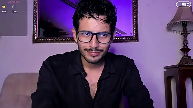 Nicholasrodrii online show from December 2025 11:43:01 PM