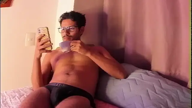 Nicholasrodrii online show from March 2026 10:37:02 PM