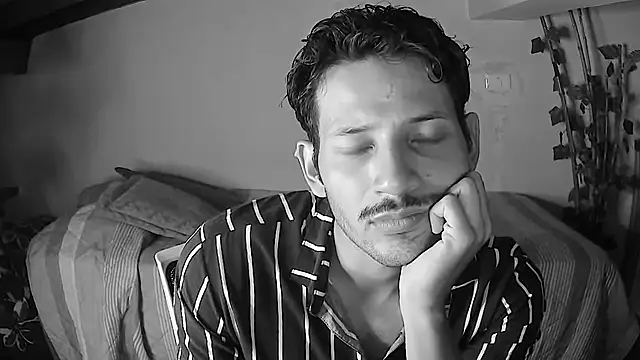 Nicholasrodrii online show from June 2026 12:14:01 AM