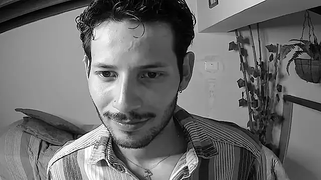 Nicholasrodrii online show from June 2026 09:41:01 PM