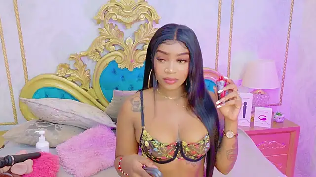 Snapshot of SalomeRestrepo chatting on November 2025 06:38:02 AM SalomeRestrepo online show from November 2025 06:38:02 AM