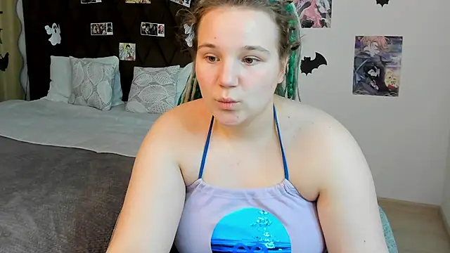 Snapshot of GloriaHylivi chatting on December 2024 07:44:01 AM GloriaHylivi online show from December 2024 07:44:01 AM