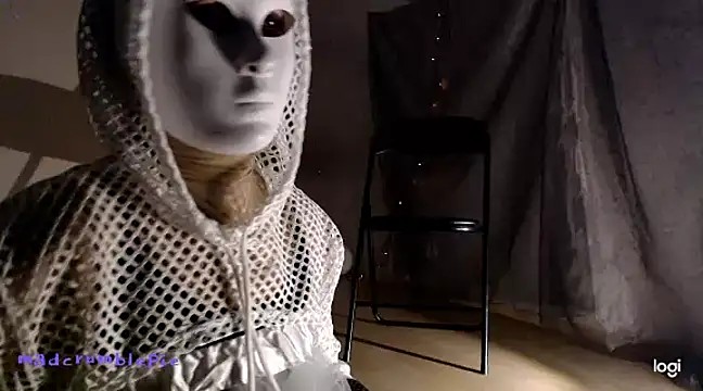 madcrumblepie online show from December 2024 06:04:02 PM