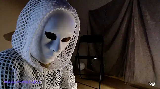 madcrumblepie online show from December 2024 08:03:02 PM