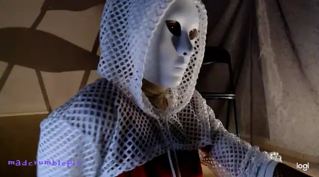 madcrumblepie online show from December 2024 08:15:01 PM