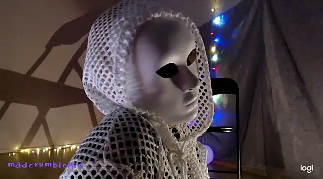 madcrumblepie online show from January 2025 07:39:01 PM