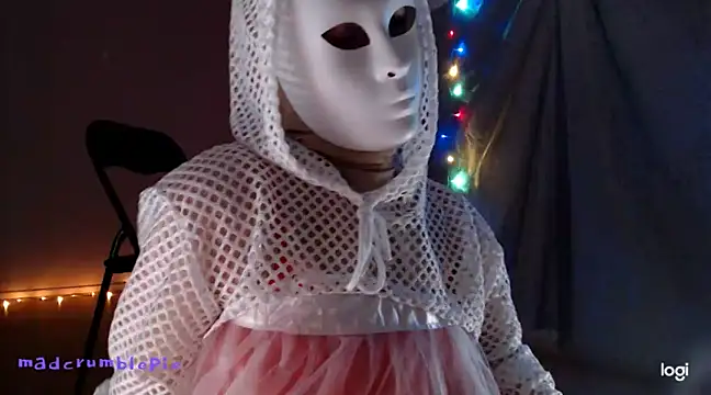 madcrumblepie online show from January 2025 11:02:02 PM
