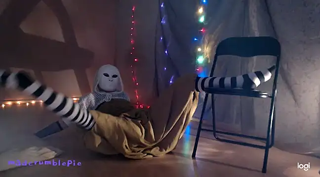 madcrumblepie online show from January 2025 08:30:02 PM