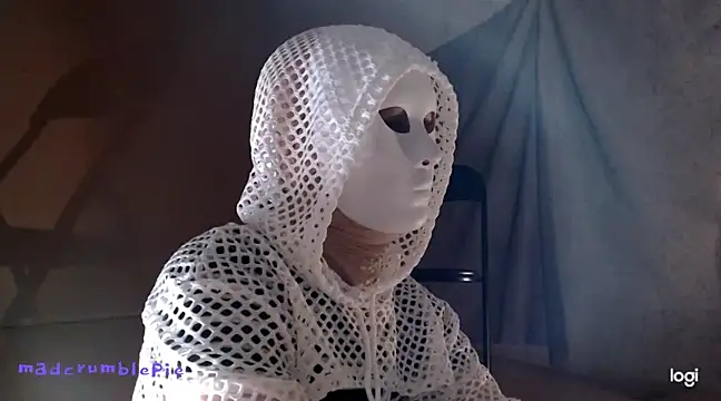 madcrumblepie online show from January 2025 08:32:01 PM