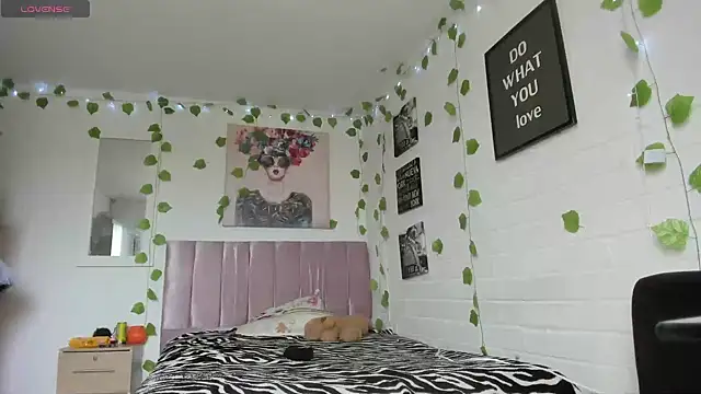 Snapshot of katt__black__ chatting on October 2025 08:32:01 PM katt black online show from October 2025 08:32:01 PM