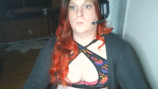 EmberLee online show from June 2026 10:13:01 AM