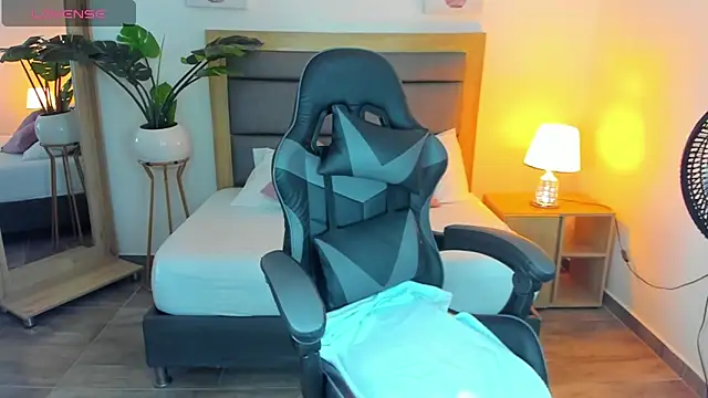 irantzu hank online show from December 2024 12:27:01 PM