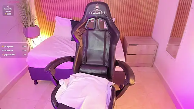 irantzu hank online show from February 2025 10:32:01 PM