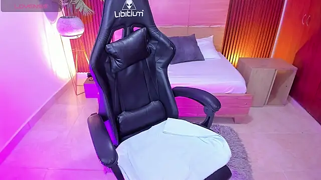 irantzu hank online show from February 2025 07:28:01 PM