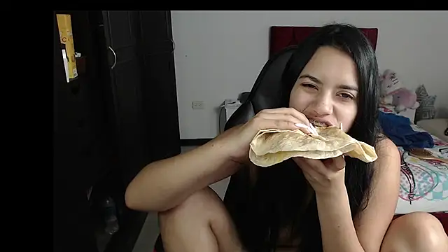 Snapshot of kayla_k18 chatting on January 2025 08:21:01 PM kayla k18 online show from January 2025 08:21:01 PM