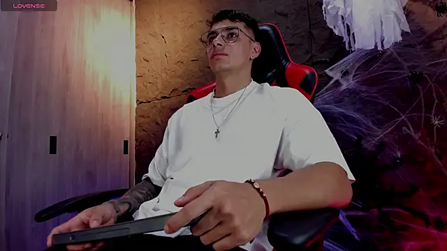 Snapshot of joseph_boy chatting on October 2025 11:45:02 AM joseph boy online show from October 2025 11:45:02 AM