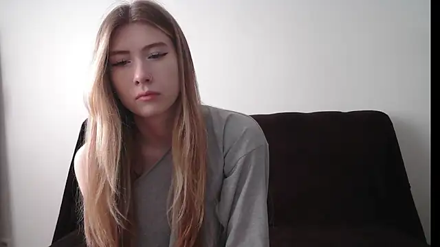 Snapshot of ErikaShyy chatting on September 2025 12:08:02 PM ErikaShyy online show from September 2025 12:08:02 PM