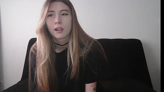 Snapshot of ErikaShyy chatting on October 2025 10:46:02 AM ErikaShyy online show from October 2025 10:46:02 AM