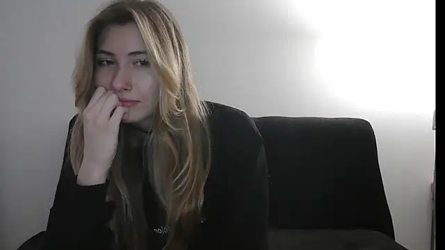 Snapshot of ErikaShyy chatting on October 2025 02:40:02 PM ErikaShyy online show from October 2025 02:40:02 PM