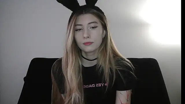 ErikaShyy online show from December 2025 11:16:02 AM