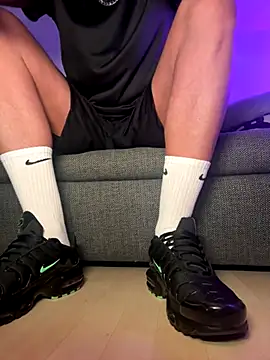 nikeaddicted2 online show from November 2025 05:11:01 AM