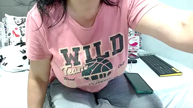 Snapshot of katysquirtdirty chatting on February 2025 09:08:02 PM katysquirtdirty online show from February 2025 09:08:02 PM
