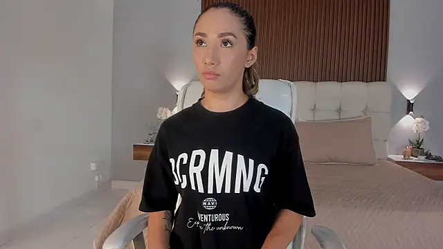 Emma23   online show from January 2026 06:27:01 AM