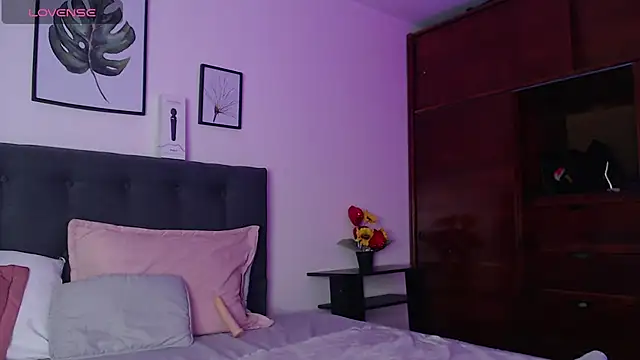 Snapshot of shirly_vannicelli chatting on February 2025 11:08:02 PM shirly vannicelli online show from February 2025 11:08:02 PM