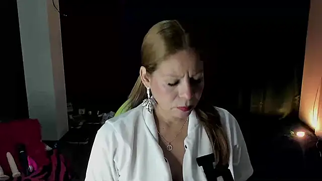 Snapshot of shirly_vannicelli chatting on November 2025 03:38:02 AM shirly vannicelli online show from November 2025 03:38:02 AM