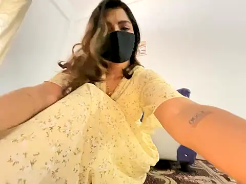 Snapshot of MaYaa__11 chatting on December 2024 02:53:01 AM MaYaa 11 online show from December 2024 02:53:01 AM