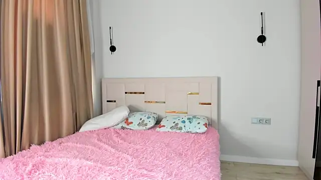 Lola Peach online show from October 2025 02:52:01 AM