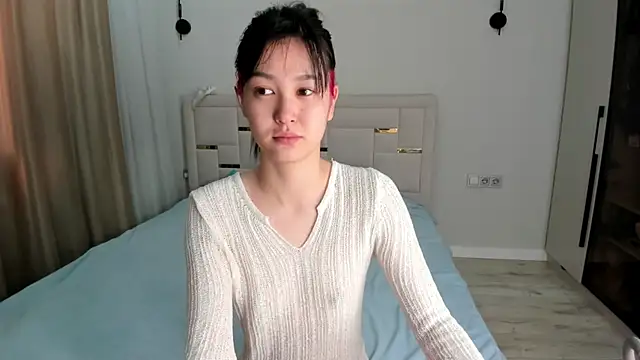 Snapshot of Lola_Peach chatting on May 2026 04:06:01 AM Lola Peach online show from May 2026 04:06:01 AM