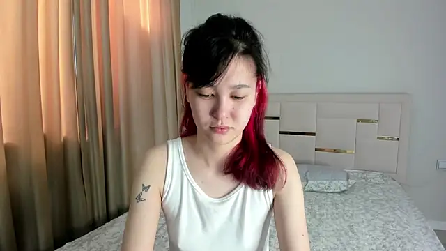 Snapshot of Lola_Peach chatting on June 2026 02:35:02 AM Lola Peach online show from June 2026 02:35:02 AM