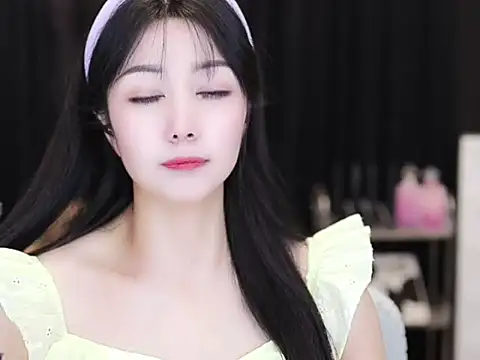 Nuyoah-77 online show from September 2025 04:21:02 PM