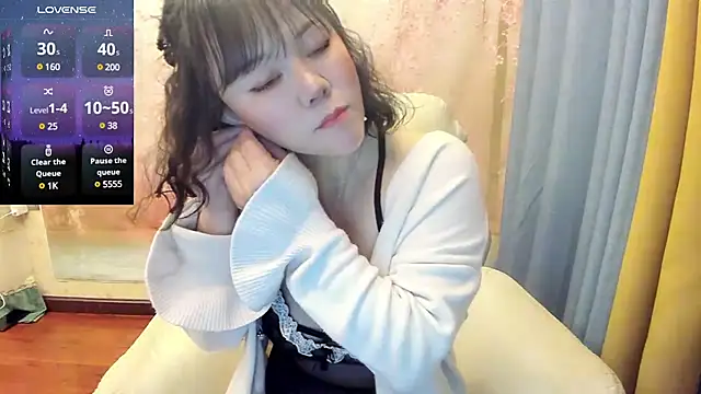 Snapshot of Pennyee chatting on March 2025 12:24:01 PM Pennyee online show from March 2025 12:24:01 PM