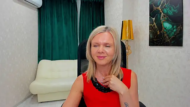 AgathaKlouin online show from February 2025 01:40:02 AM