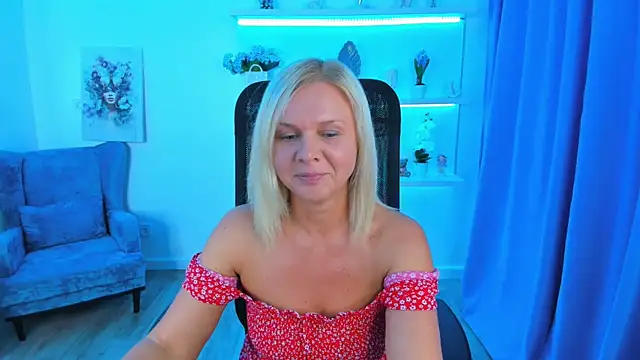 AgathaKlouin online show from September 2025 07:35:01 PM